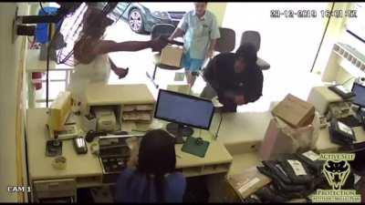 Armed robber fails to see victim drawing