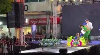 Concursante con personalidad electrizante