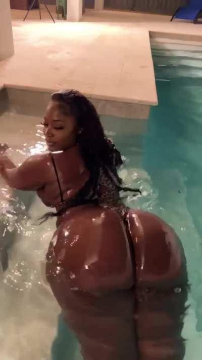 Like a bubble rising 🙈🍑