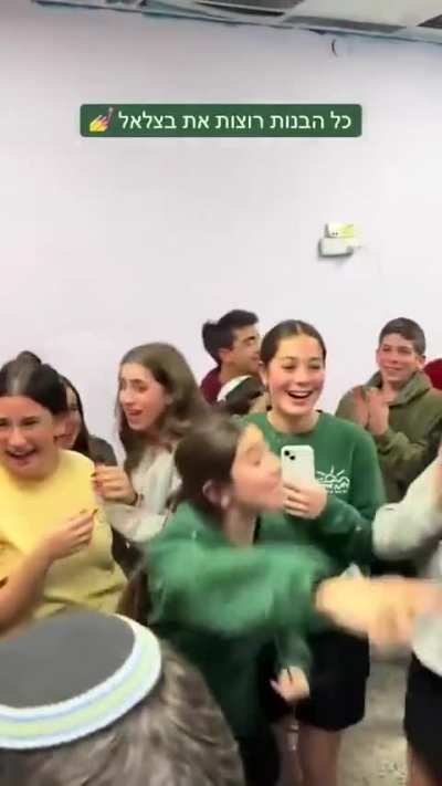 Students react to far-right Israeli settler & Finance Minister Bezalel Smotrich as though he were a celebrity.