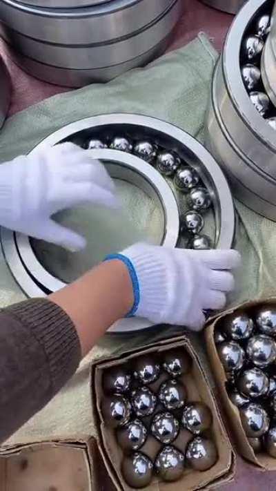 Ball bearing in action