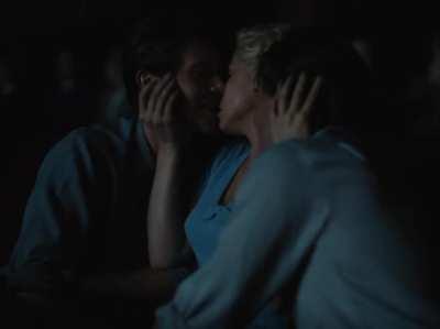 Getting fingered & moaning in blonde