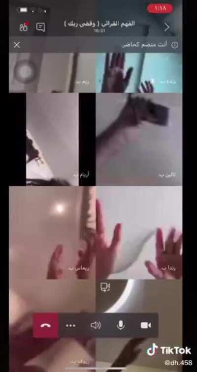 Online Teaching in Kuwait - Students When The Teacher is 10 Minutes Late