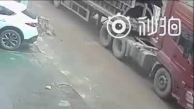 Truck loses its load
