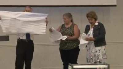 Moderna leaflet exposed. What exactly is written there? Surprise surprise!