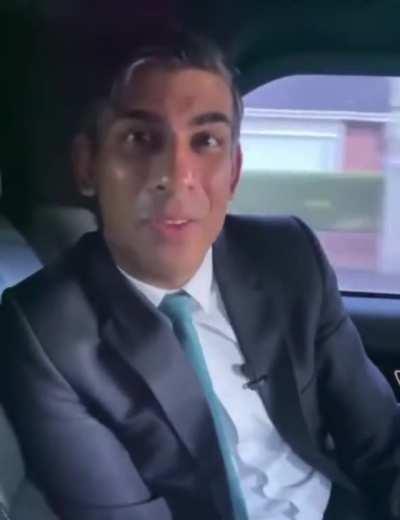 UK prime minster Rishi Sunak not wearing a seatbelt