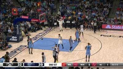 [Highlight] Kyrie sizzles his way into a stepback jumper to beat the first quarter buzzer