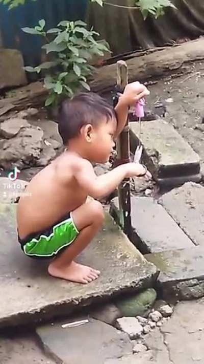 Kung si moses hinati yung dagat, ito gugupitin yung tubig.