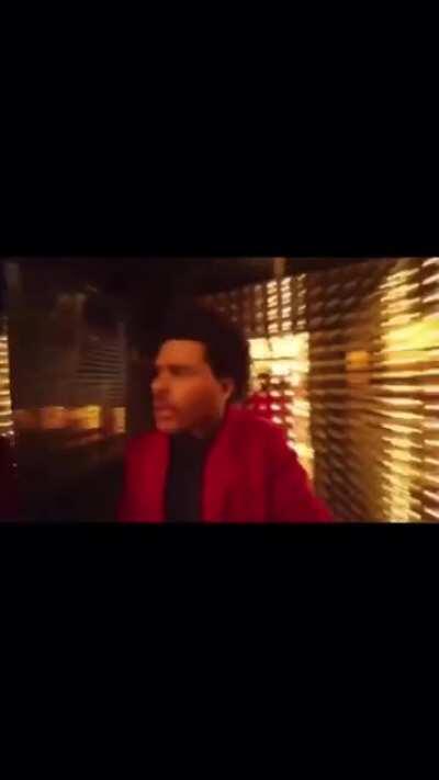 Patrick Mahomes trying to find an open receiver