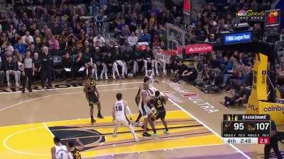 [Highlight] Steph welcomes Wemby to the league as he relocates for the three after hesitating to challenge him in the paint