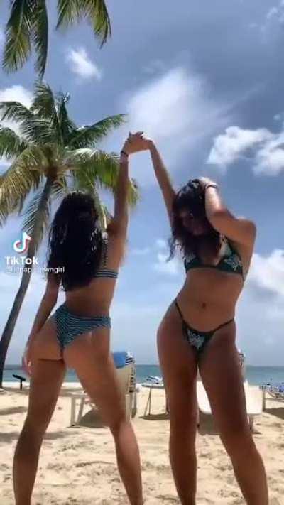 Charli's ass❤️❤️