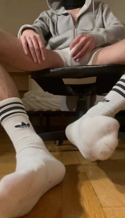 Serve me right now 😈💦