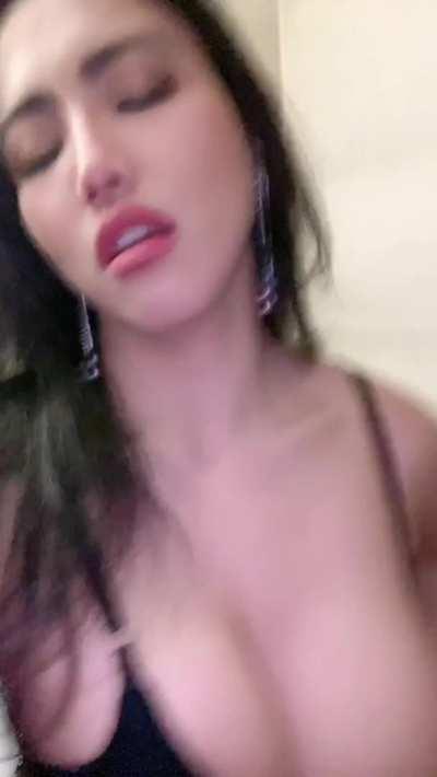 got so horny had to go masturbate in the restaurant toilets