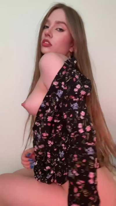 Do you want to play with a sexy 18 year old slut?