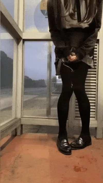 Bus stop slut squirt huge load🚍🛑🍆💦💦😛