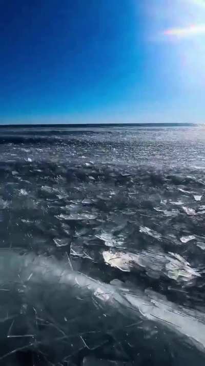 Hulun Lake, the largest in Inner Mongolia, is renowned for its spectacular “ice-racing” phenomenon