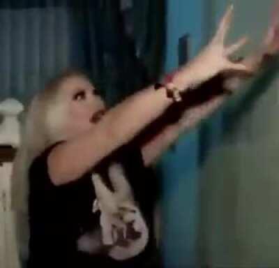 Whoreraka trying to save her ADC who got ult'ed by Kaynal Bleaching