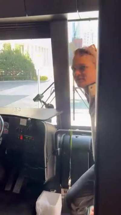 Joey scares the shit out of Stu for his burfday 🤡