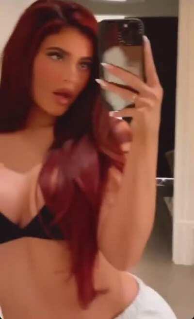 Kylie Fucking Jenner... OMG 😳😍😩