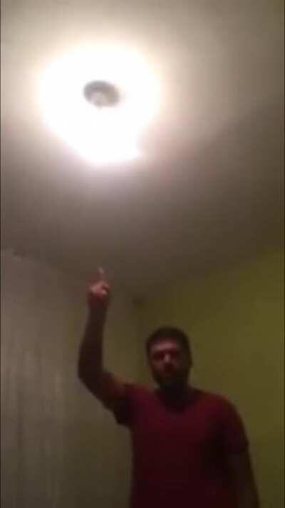 Ne kadar mağara olursa olsun. Her duruma ve her güne uyan sanatsal bir video