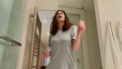 Alexandra Daddario (YT)