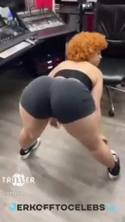 Ice spike shakin ass for One minute