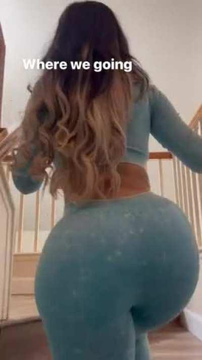 walking up stairs must get her tired with that ass