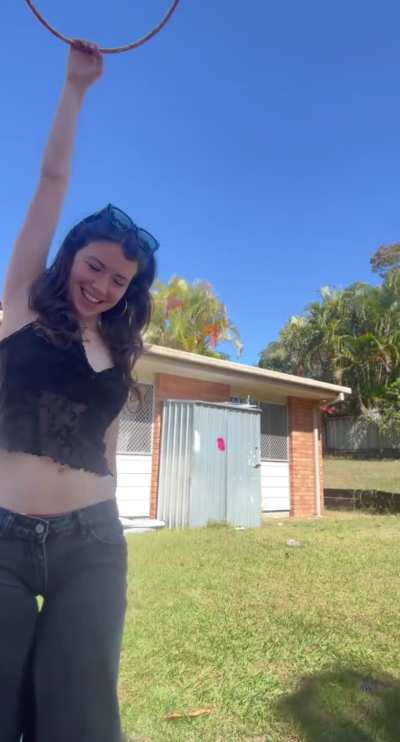 Beautiful bellybutton tease