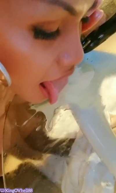 Peachy Slurping up her own cum