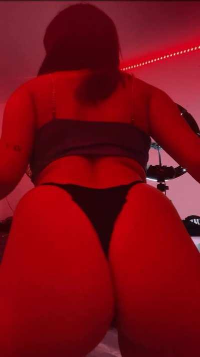 Please lick my boobs