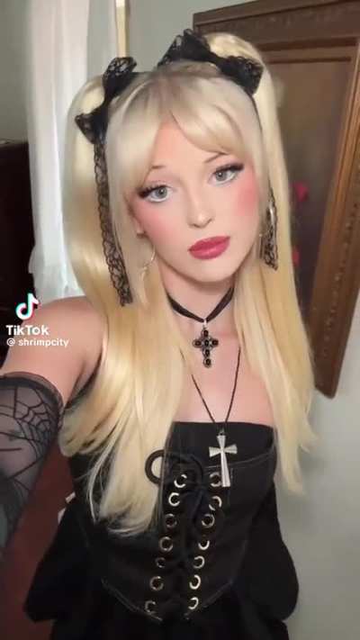 i love this look on her 😍