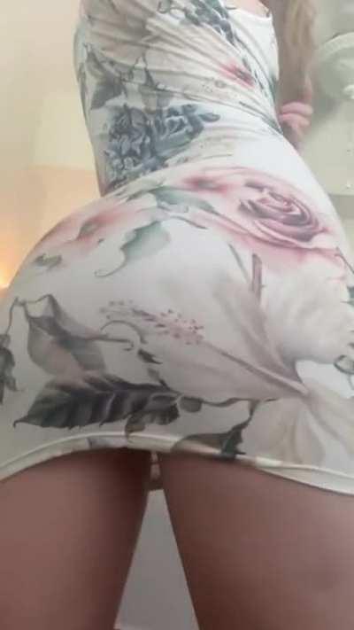 May rule #1 of sundress season never be broken. Amen.