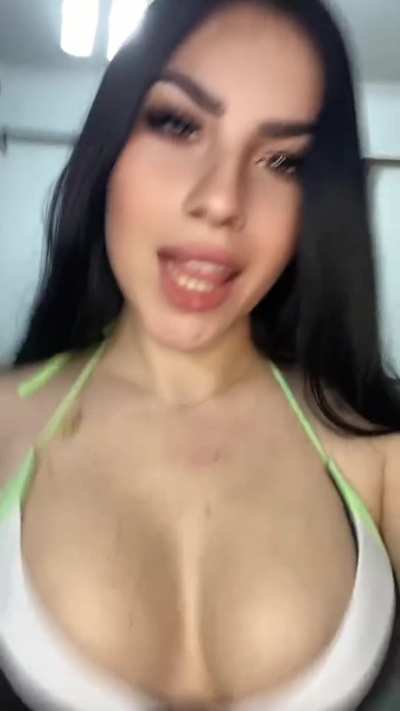 Are you hungry? You can eat me 👅