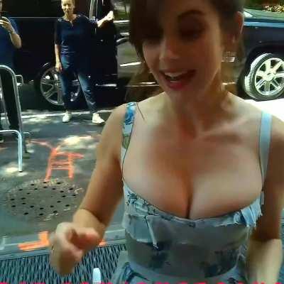 Alison brie