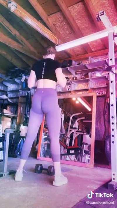 ass really pops out in those