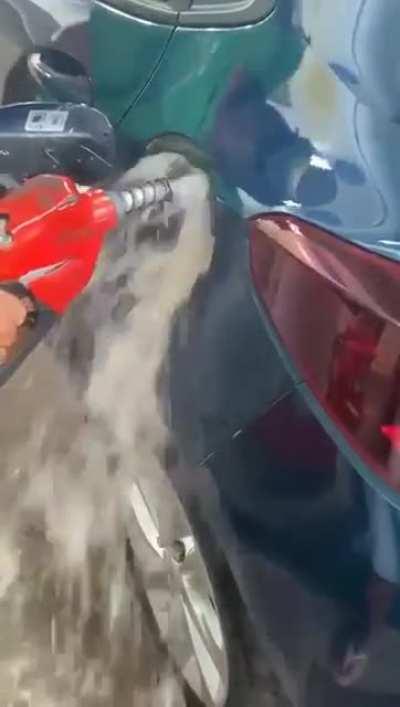 Alguém consegue explicar este surto?