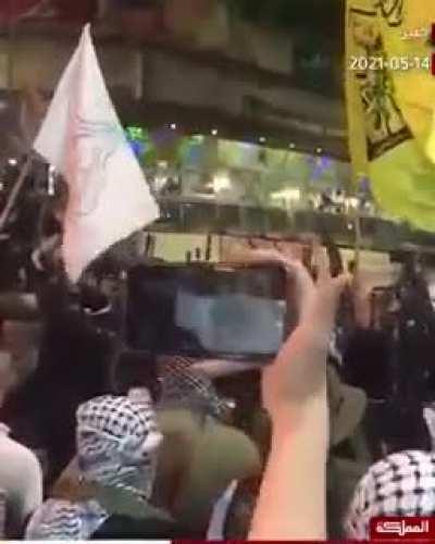 لأول مرة منذ عام 2007 ، كتائب شهداء الأقصى التابعة لحركة فتح تنظم وقفة مسلّحة في الضفة الغربية، ويتوقع بأن تزداد المواجهات غدًا مع ذكرى نكبة العرب.