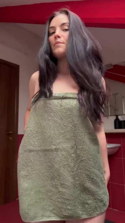 Undressing to reveal my 5’3 body 