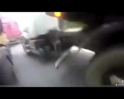 Motorcyclist decides to be an idiot.