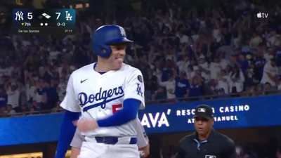 Andy Pages hits a 2-run single to extend the lead and Freddie Freeman safely reaches the home plate before the tag.