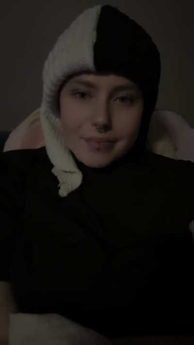 hiiii it's me again smokin alone and need a yap buddy. VID? let's share tips