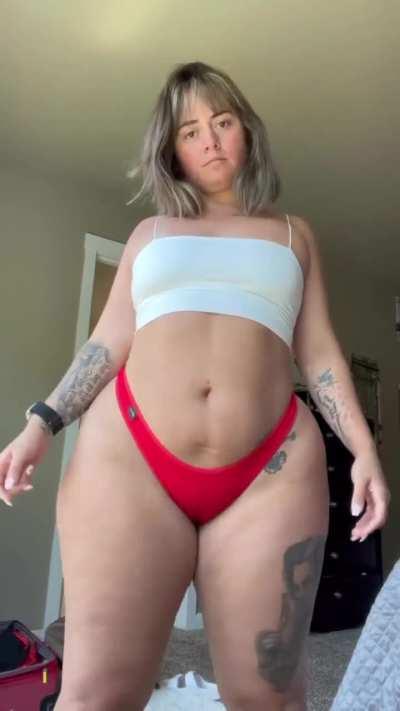 Jade (@kennedy_curves_)