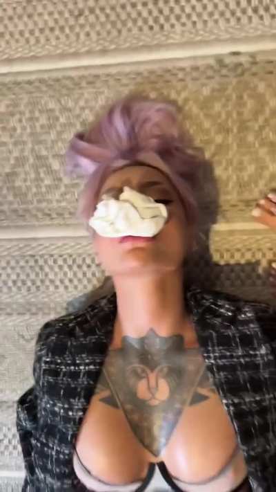 She enjoyed my smell after hard workout