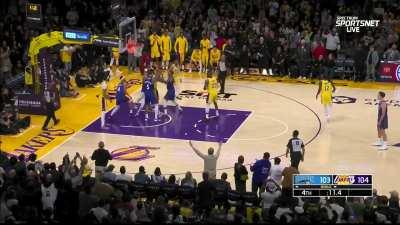 [Highlight] Anthony Davis shows off the verticality and comes up with a clutch stop