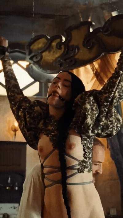 Emma Stone leg humping