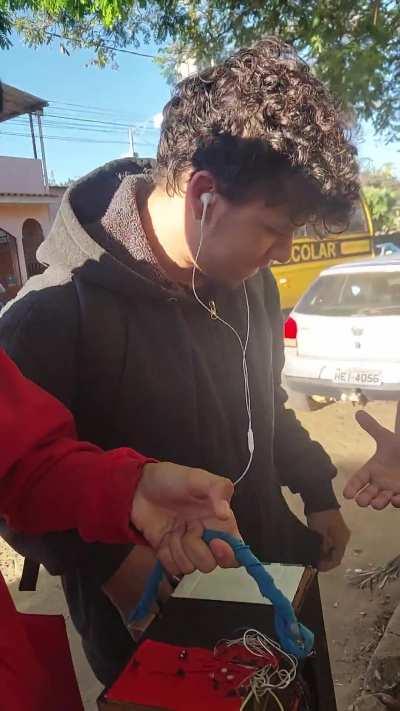 Esse pc do meu amigo conta como gambiarra? (Ele tanka rodar windows 10 e tb android)