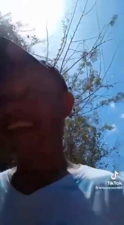 Eleitor demonstrando todo o carinho ao Bolsonaro no dia da eleição