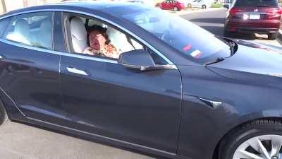 Grandma's hilarious reaction to Tesla's Summon feature