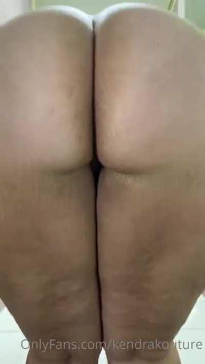 She should just get fucked already. I don’t know what she’s waiting for. 🤔🍑👀