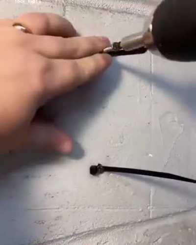 Клипсы из стяжек